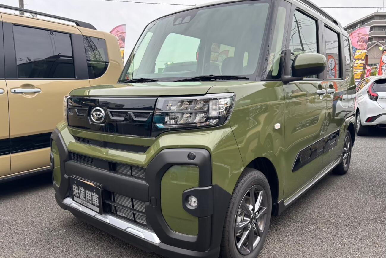 ダイハツ タントファンクロス フォレストカーキメタリック ダイハツ タントファンクロス フォレストカーキメタリック