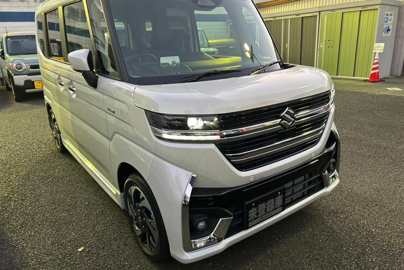 スズキ スペーシア カスタム HYBRID XSターボ ピュアホワイト スズキ スペーシア カスタム HYBRID XSターボ ピュアホワイト
